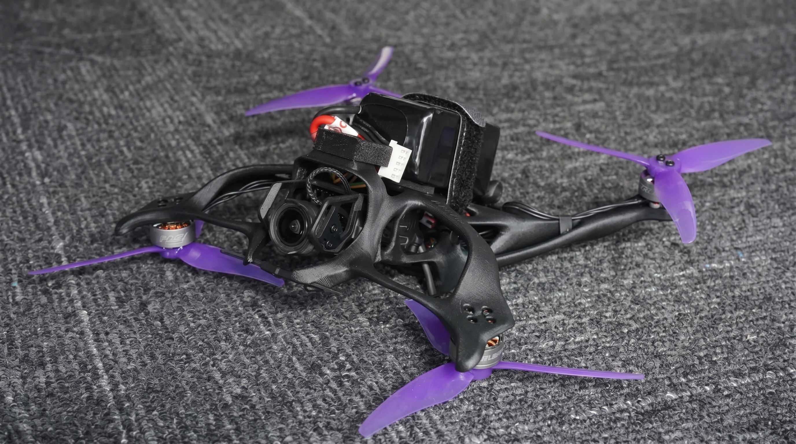 BM Aether 4 — zostaveny FPV dron z PA6-CF